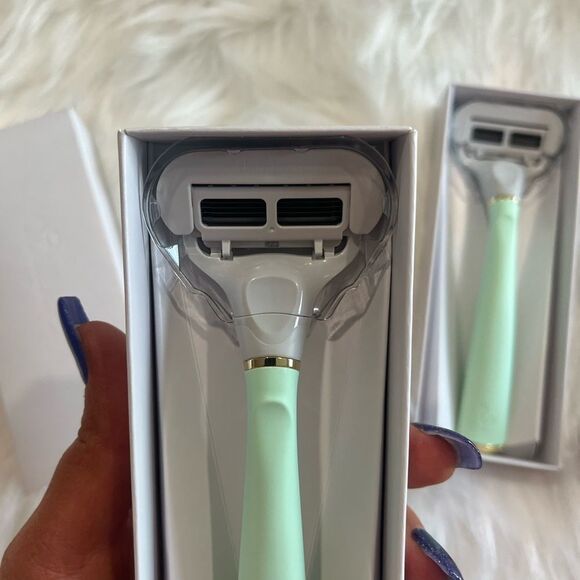 2-Pack Flamingo Mint & Gold 5-Blade Razors - Picture 5 of 6